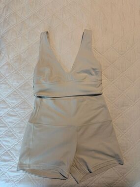 SET lululemon athletica Align Bra C/D (6) and Align 4” short (8) in Bone